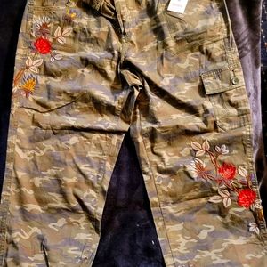 Women's Capri Camouflage Jeans